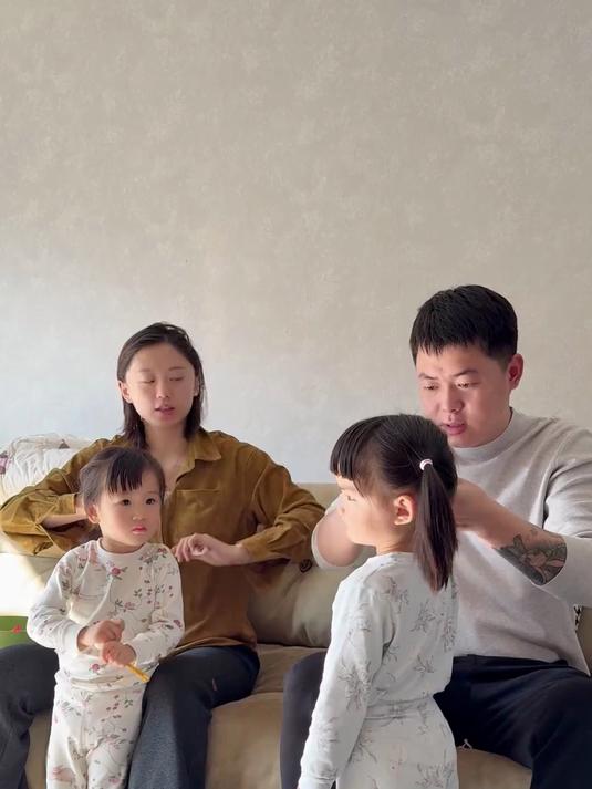 今天老于发工资,带着老弟孩子去超市采购一波,给孩子做了好吃的海苔肉松面包