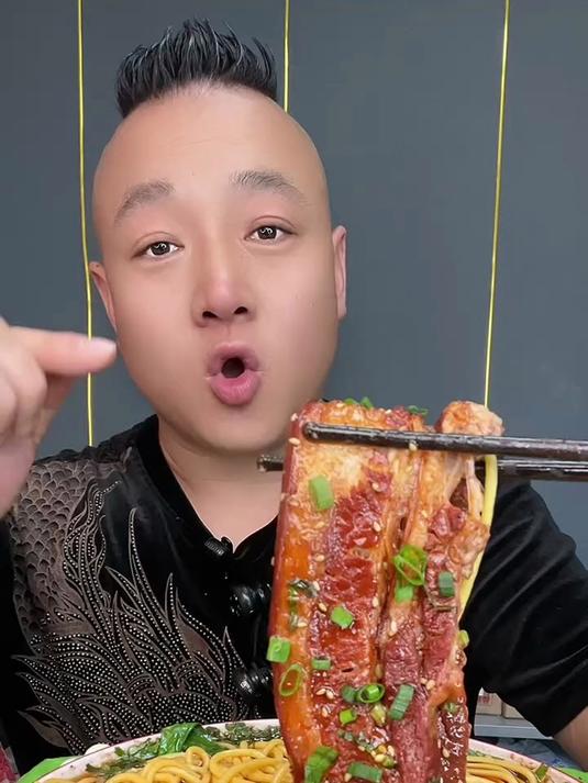 红烧肉猪皮卷肉汤面,不一样的未来体验