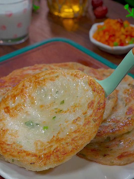 老上海葱油饼,面粉和葱的经典搭配?