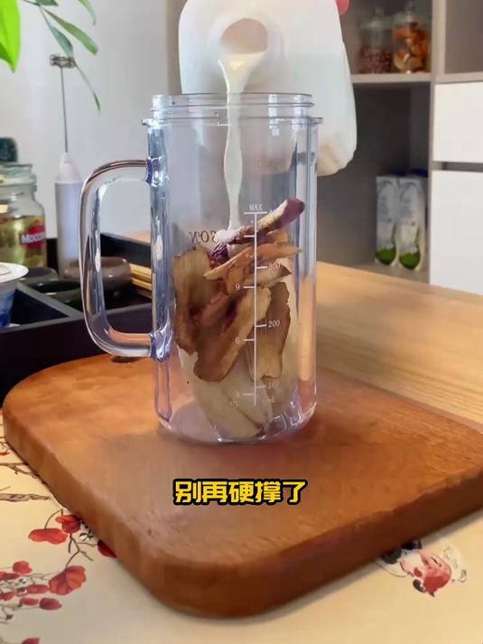 减脂期解馋品!低卡香蕉奶昔,满足口腹不超热量