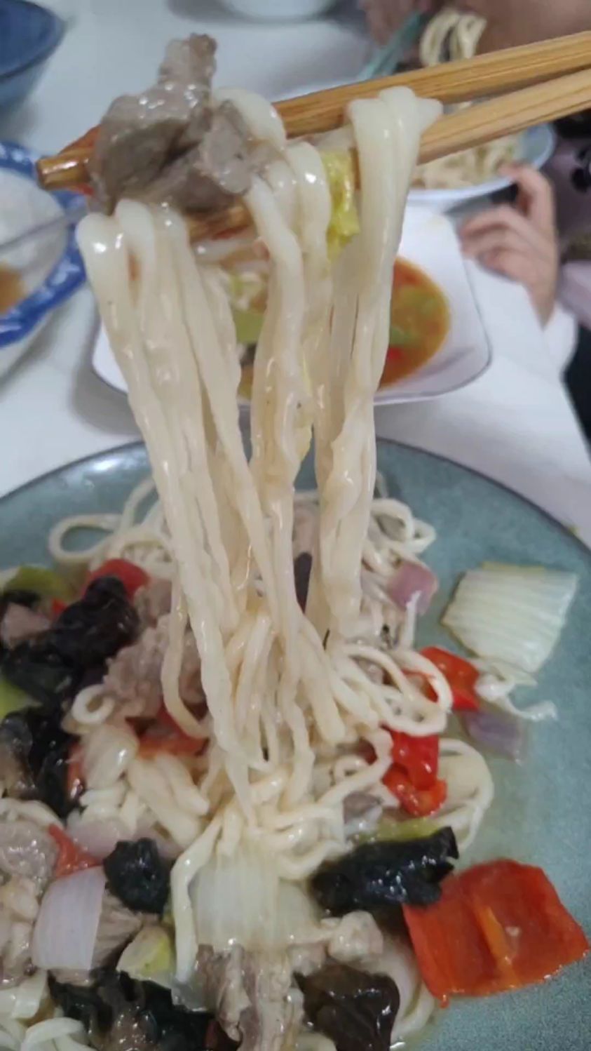 新疆正宗过油肉拌面