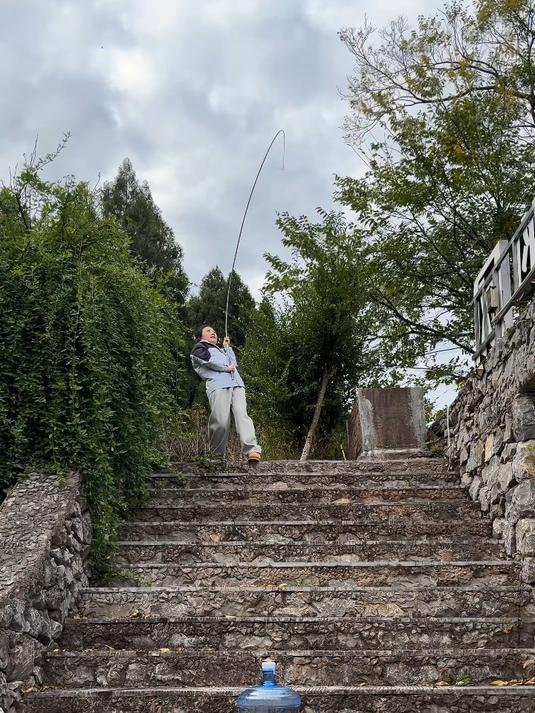 兄弟们给我推荐个好用的鱼竿！