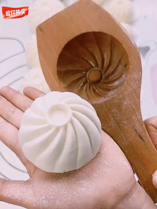 自从有了新款包子模具神器,一按一压就能轻松做出家常包子