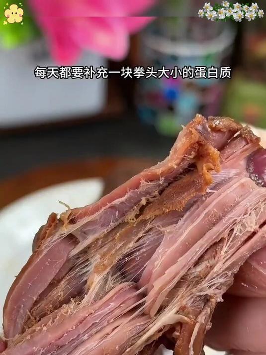 我们内蒙人大人小孩都爱吃这个酱牛肉,品质非常好,很入味儿!