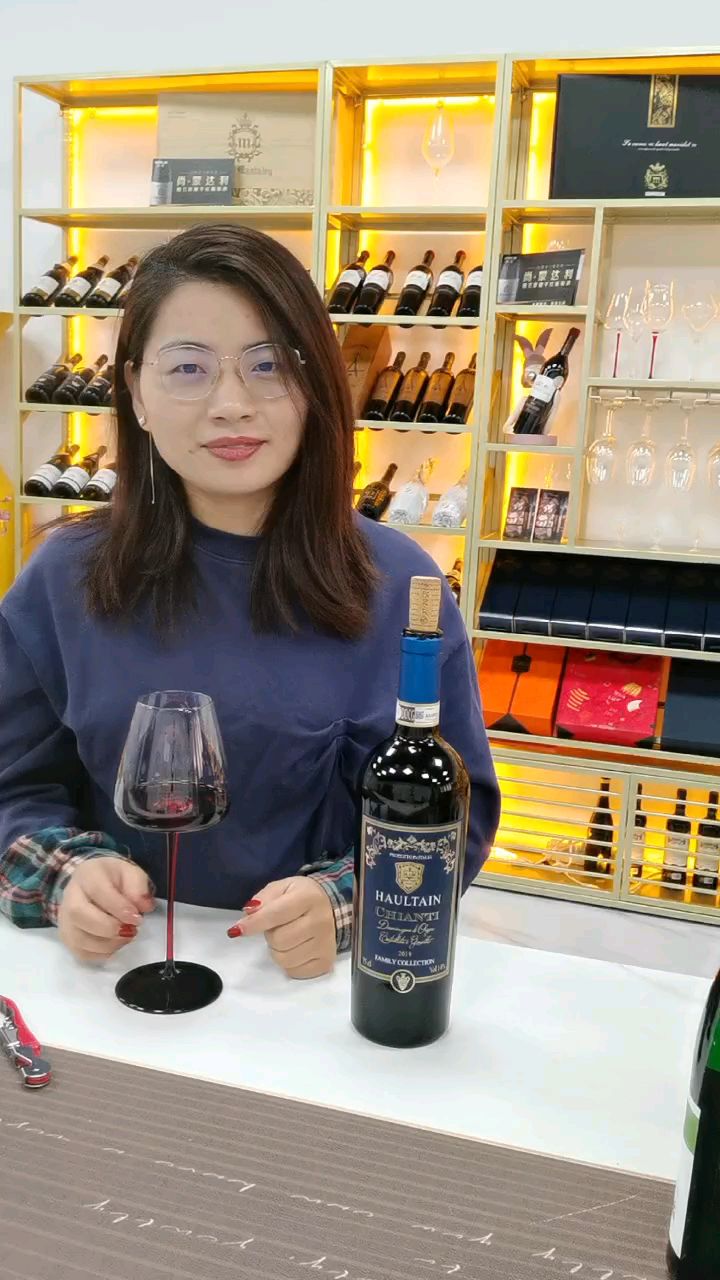 被称作“基安蒂葡萄酒之魂”的葡萄品种桑娇维塞与不超过15%的品丽珠和赤霞珠混酿而成
