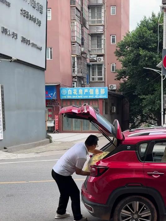 小二娃买了600多斤油菜籽，看看能榨多少斤菜籽油