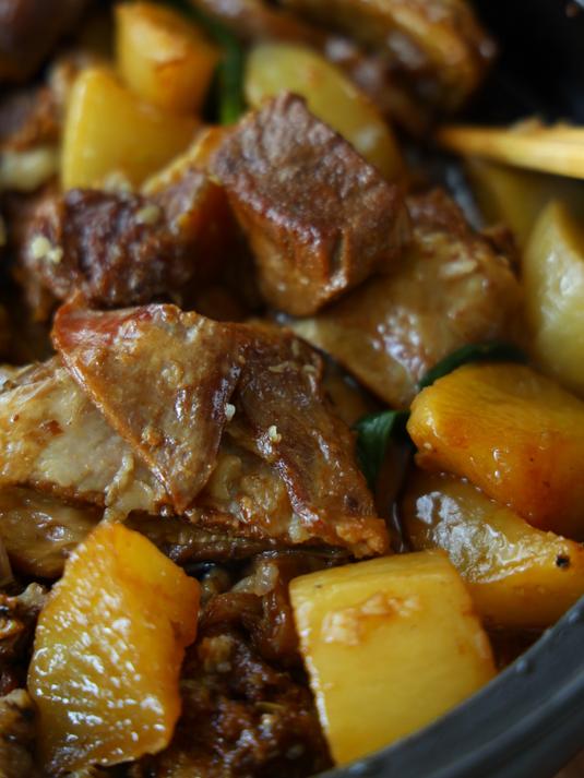 冬天最该吃的羊肉炖白萝卜,肥瘦相间,软而不烂,这一锅可太香了