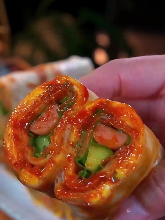 夹香肠蔬菜超美味,鸡蛋灌饼饼胚煎好超诱人?