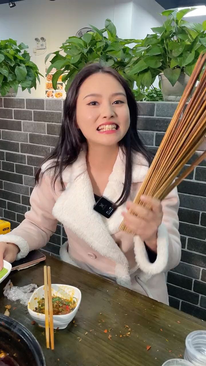 犍为天天晚上排队的麻辣烫