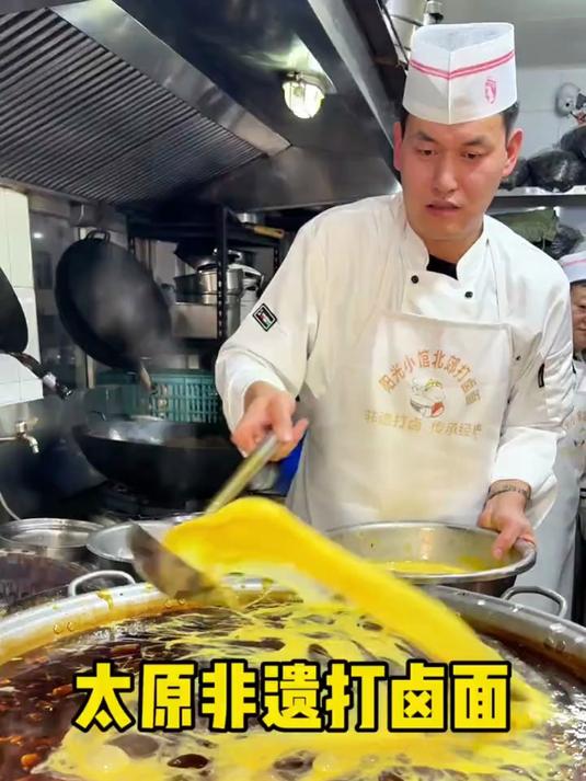 太原非遗打卤面，一锅卤子300碗，一天要卖4大锅