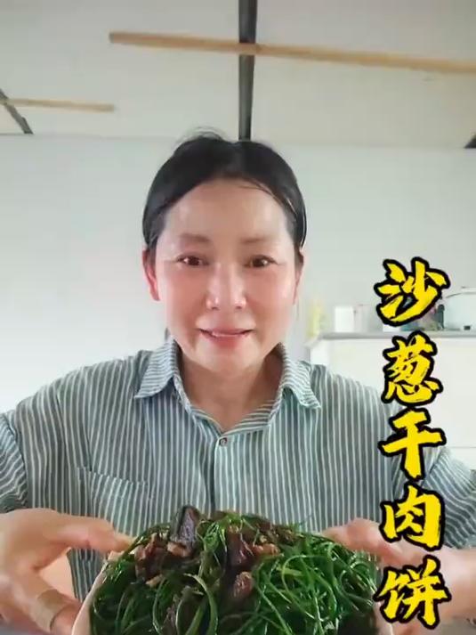 牧区忙碌的一天,管理羊羔的一天喂药,挑蛆