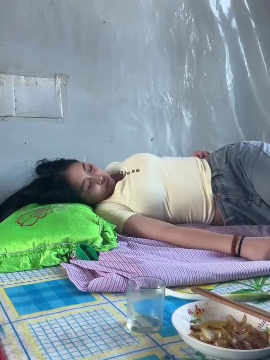 东北农村姑娘快乐的一天，给爷爷做红烧肉干豆腐扣