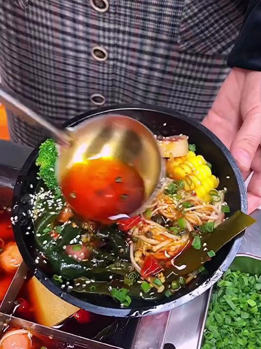 行走的火锅杯，一个人的小火锅，火锅配奶茶，越吃有味儿