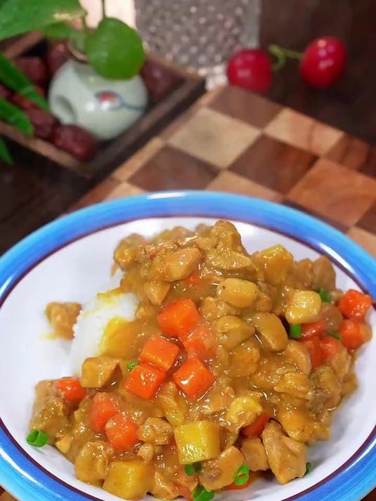 每次去饭店必点的咖喱鸡肉饭
