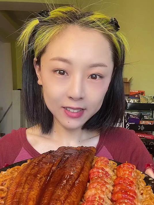 鳗鱼火鸡面龙虾尾三重鲜辣交织每口都够劲超满足