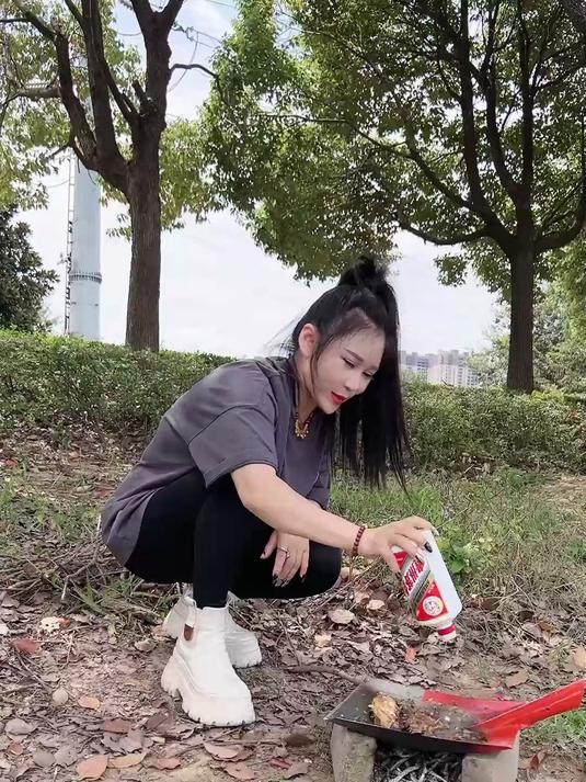 茅台：笑死我了 姑姑居然教鱼游泳