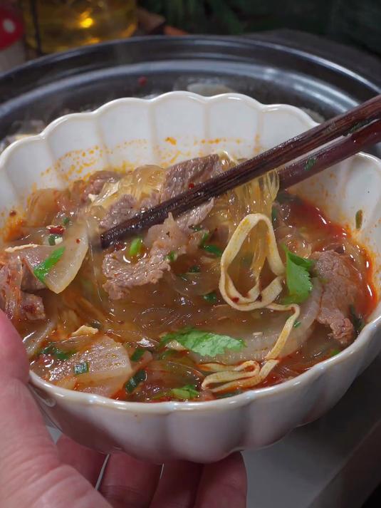 十分钟不到就可以搞定的牛肉粉丝汤，嘎嘎好喝