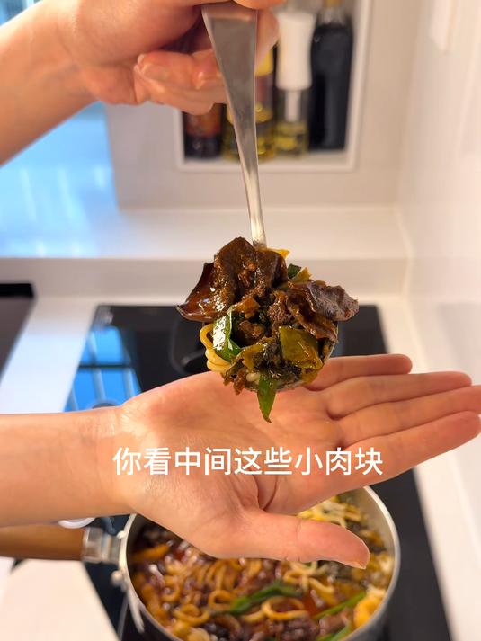 好吃到想跟他拜把子的云南小锅米线！