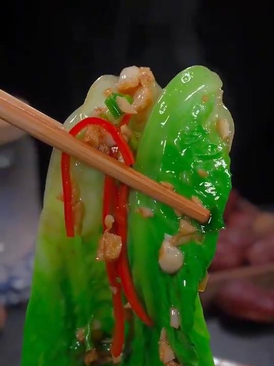 翠绿可口的白灼油麦菜