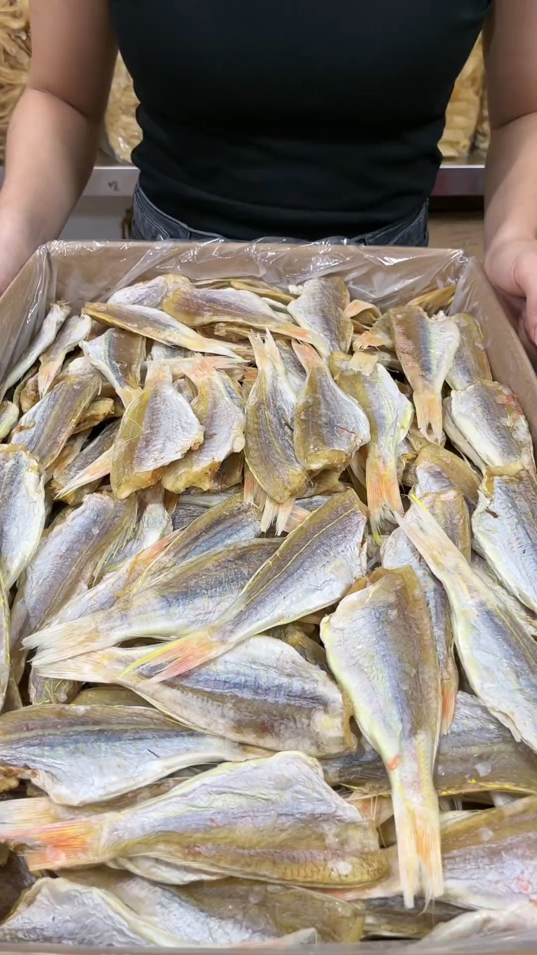 金线鱼干,是我们阳江本港非常好吃的一款鱼干,肉质紧实,味道咸淡适中,很好吃。