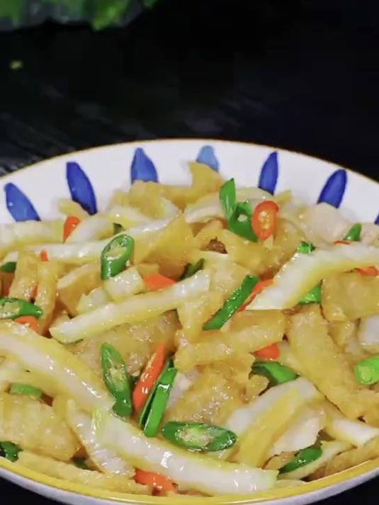 爆炒炸猪皮#油炸猪皮肚 #年货备起来 #过年美食#三林塘肉皮