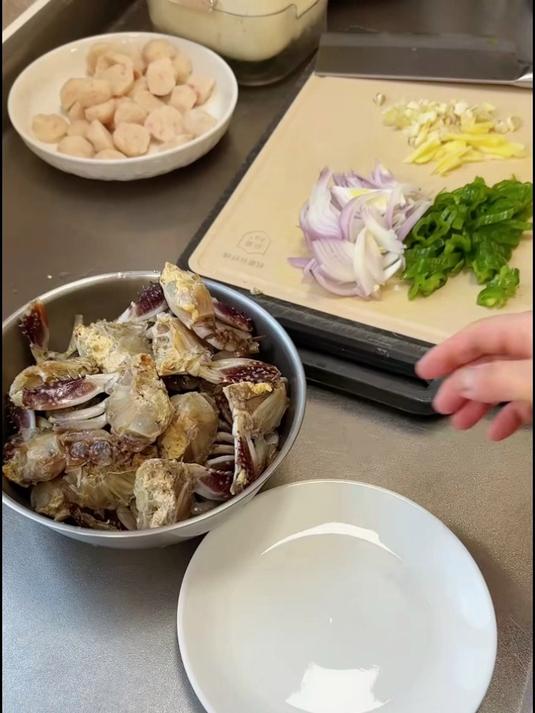瓶装干锅调味酱,丁点儿川味配方,干锅鸡虾麻辣香全能#丁点儿干锅酱##好物推荐#
