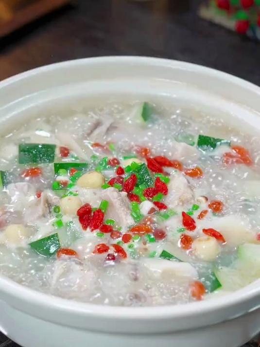 一到三伏天我就会一周炖好几次这个冬瓜排骨汤给家里人喝