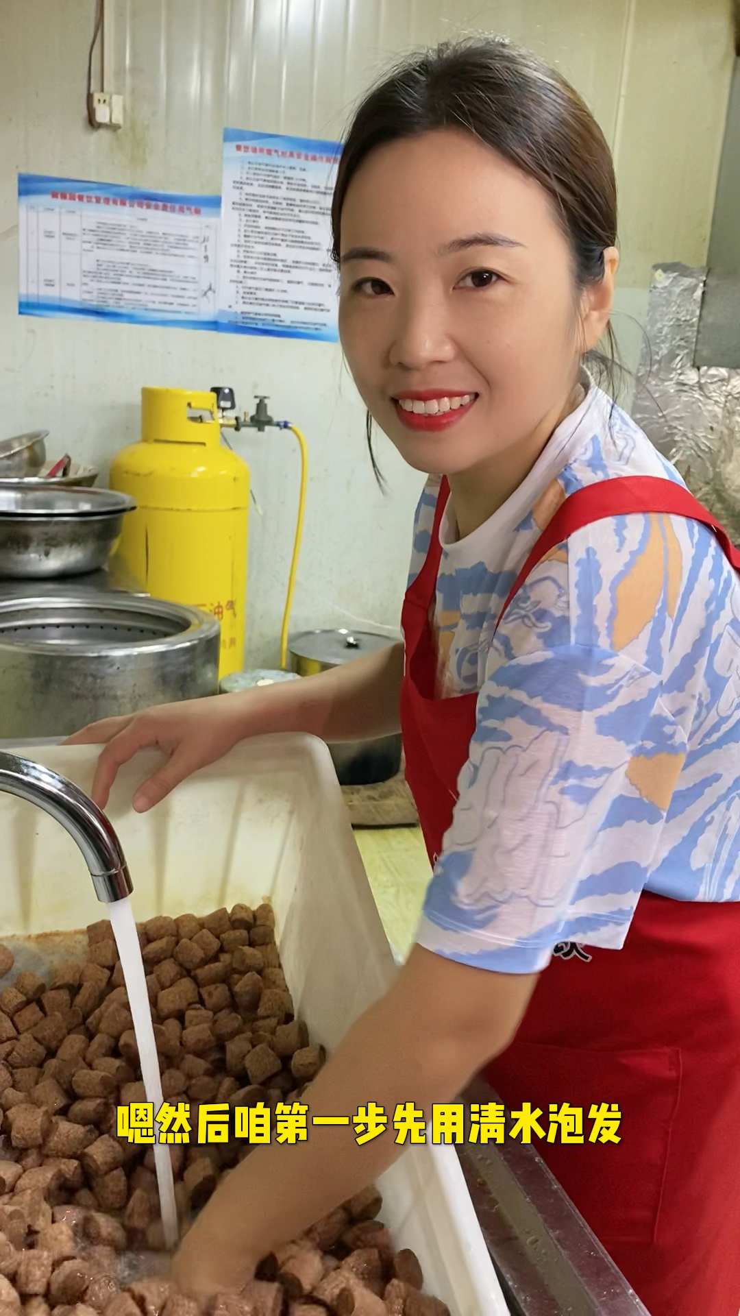聊城惊现素肉新模式,手撕素肉决绝子,路人直呼:真好吃!