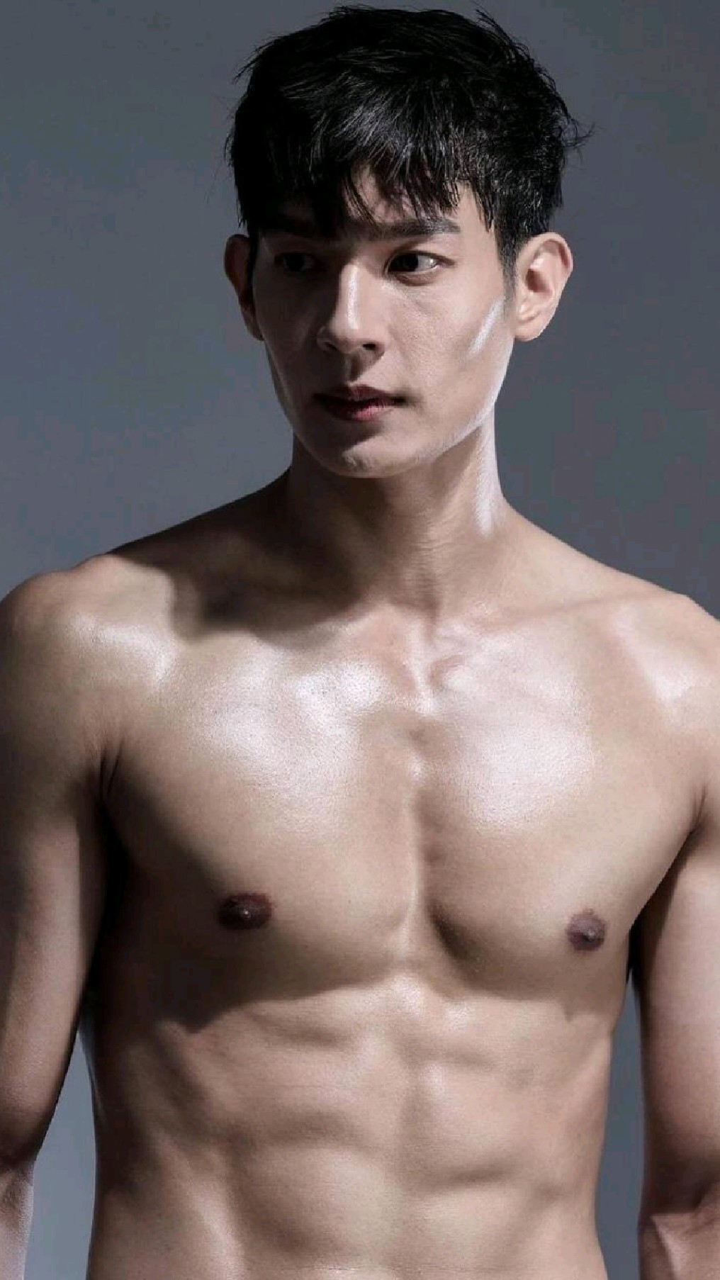 你正在追的泰国泰剧 泰狂野!三台筋肉男星Pon Nawasch、Puen Khanin最新