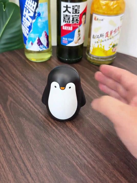 这个可爱的小企鹅也太滑了,各种啤酒饮料鸡尾酒都可可以轻松打开