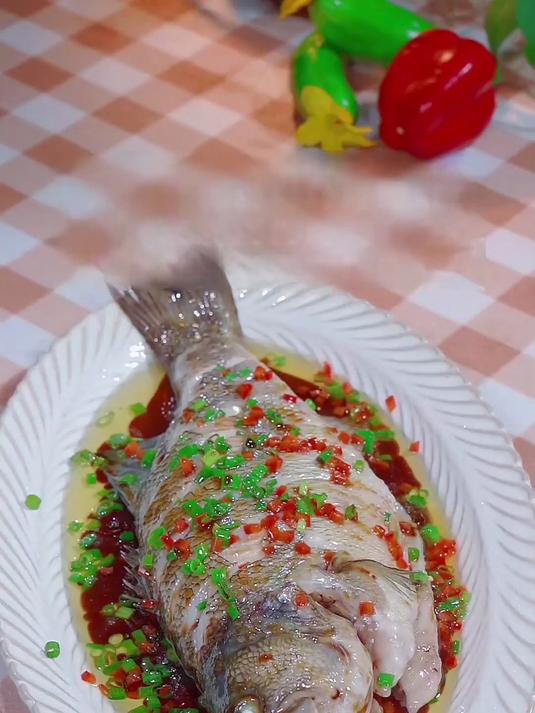 快食用清蒸鲈鱼:快捷制作享用,忙碌时养生不耽误