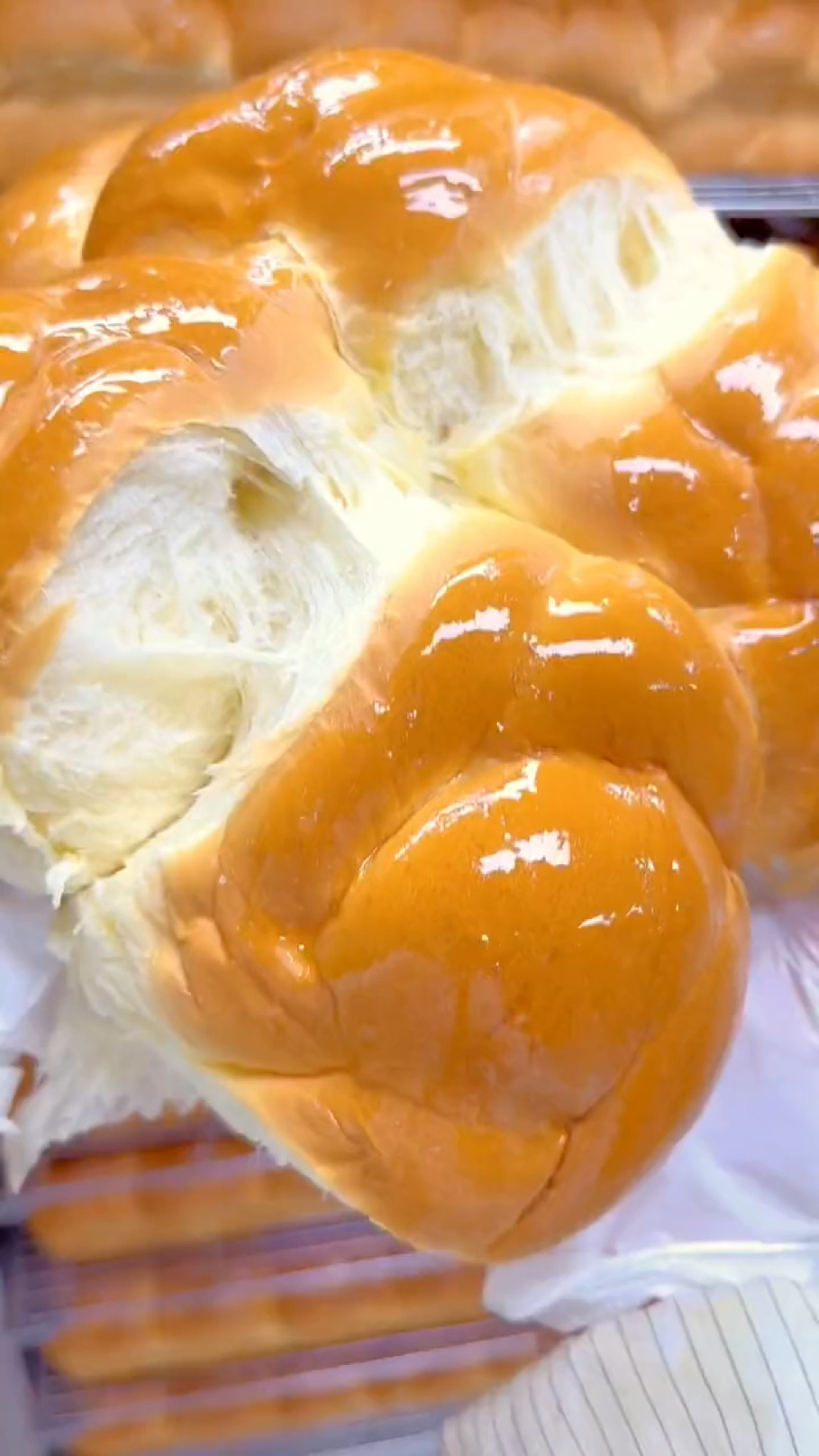 现烤老面包,新鲜制作新鲜发出,朋友们可以放心品尝了