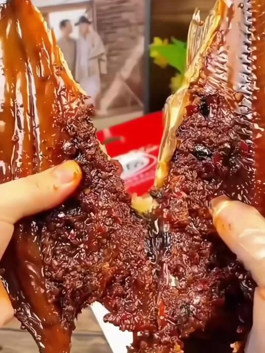 送长辈超体面!湖南正宗酱板鱼礼盒装,手撕香嫩,长辈夸不停!