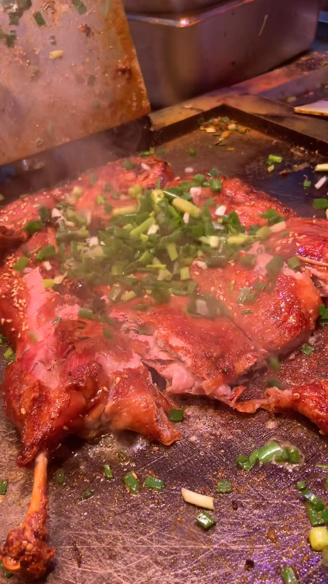 铁板烤鸭,皮脆肉嫩,美味佳肴