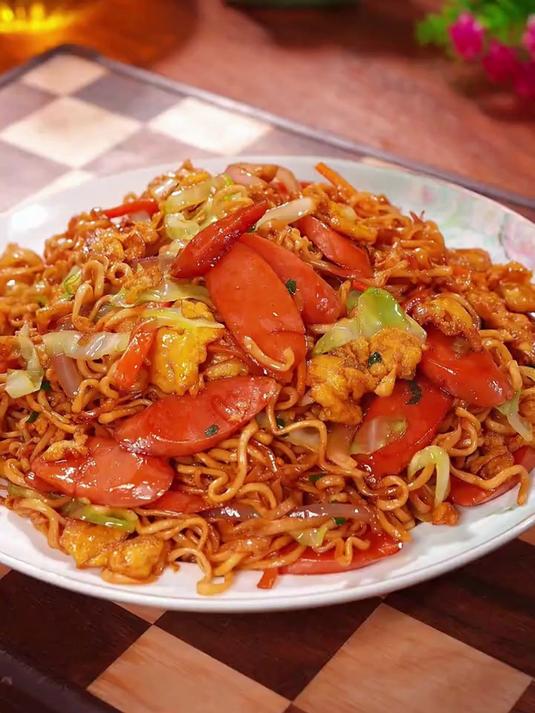 炒方便面做法 你可以试试我这个非油炸的鸡蛋面