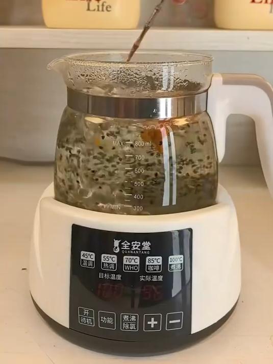 适量喝韭菜子枸杞茶,缓解肾气不足不适,养护身体内在状态#健康扬帆季#