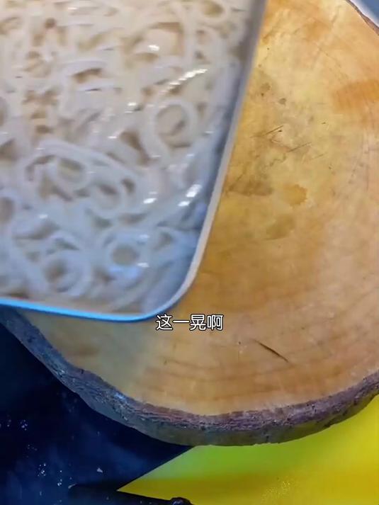 美食博主不说的小秘密:红烧肉皮透亮的关键,是这把不起眼的神器