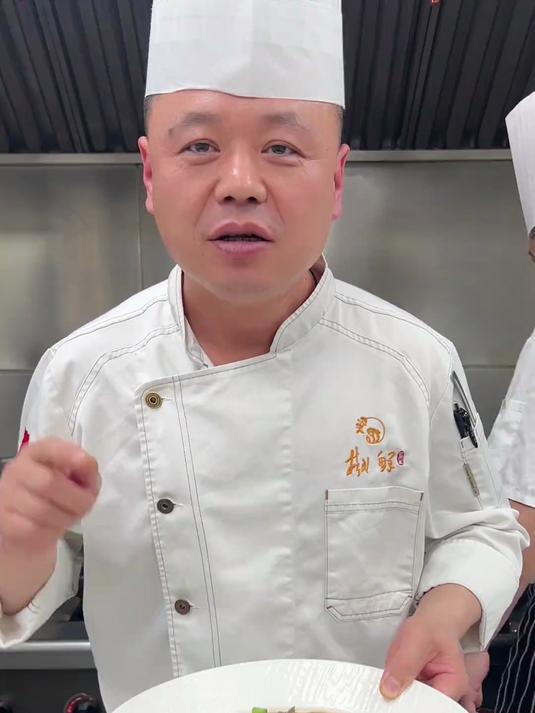 带鱼烧萝卜，每一口都包含着家里的温暖幸福的一道家常菜