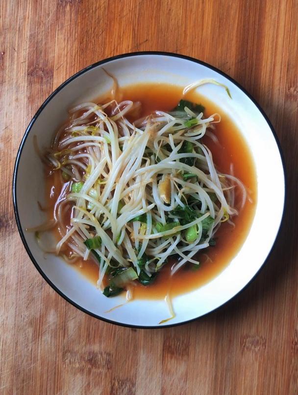 炒绿豆芽的家常做法,分享一道绿豆芽炒油菜