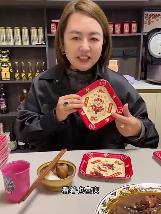 家用多用途一次性餐盘,过年装零食放骨头,免清洗太实用了!