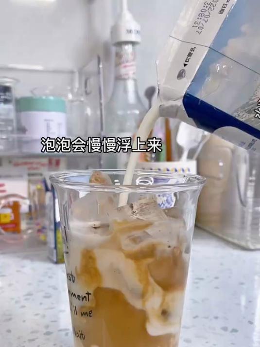 吼吼喝!巨清爽解腻的可乐柠檬茶!