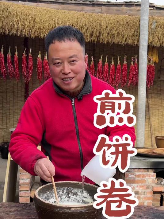 一张煎饼,卷下了各位美味的菜肴,酸辣土豆丝、辣子肉末,每一口下去
