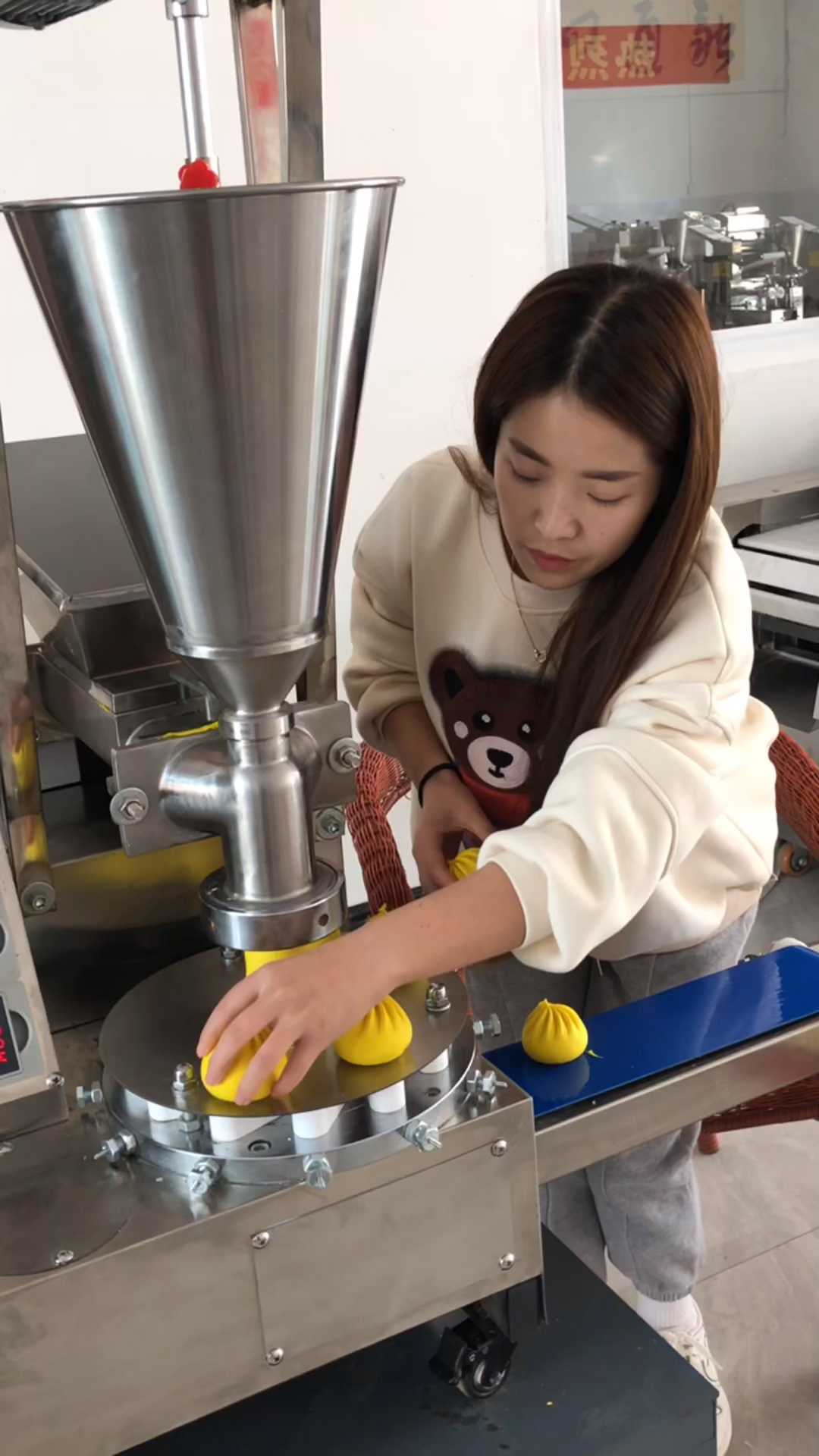 看看机器是怎么做包子的 #全自动包子机 #仿手工包子机 #食品机械设备