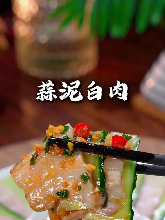 蒸饭时放一块五花肉出锅就是一道中秋餐桌上一道好看又好吃的美食