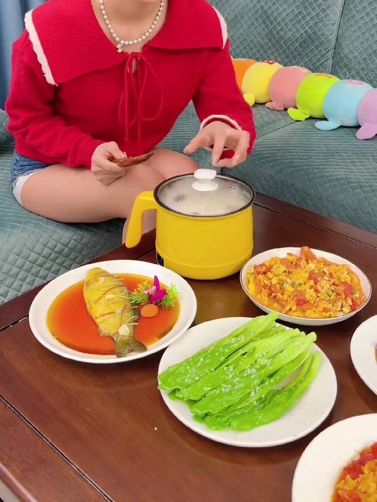 多功能小电锅，蒸鸡蛋蒸包子煮面条，小火锅都可以方便又实用