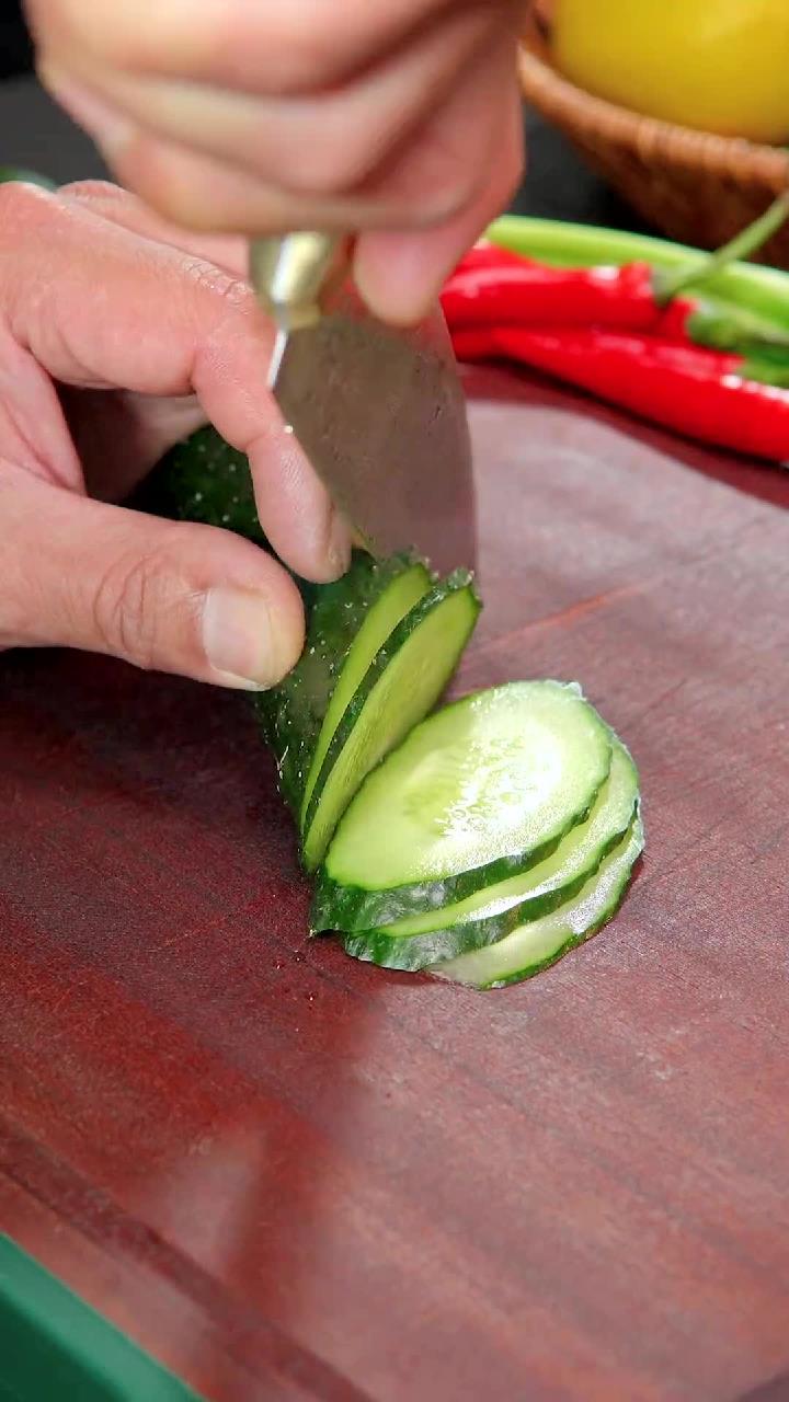 百吃不腻的口水鸡做法美食教程