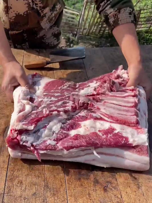 腊肉到底该怎样炒来吃这道 川味蒜苗炒腊肉_来告诉大家