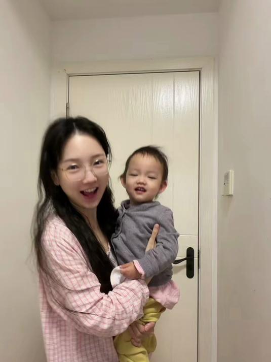 挑战带两岁女儿cos童年女神宝可梦小霞～还有她的可达鸭哈哈
