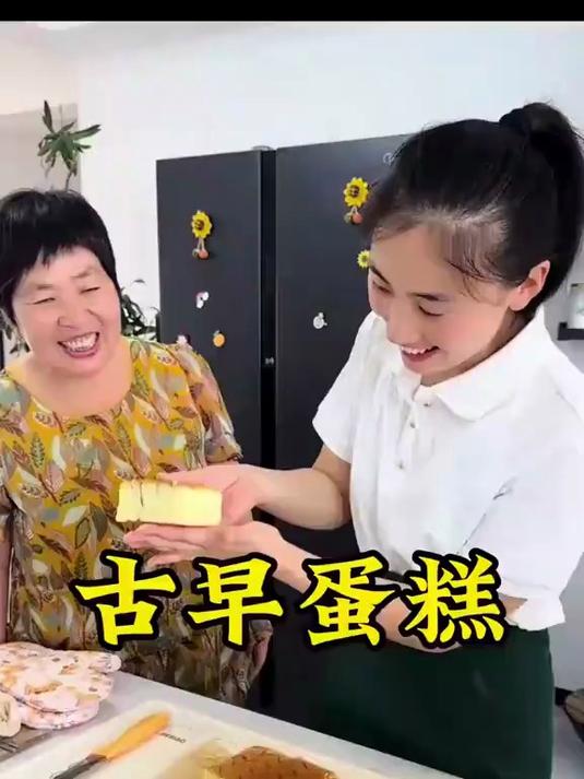 第一次拿烤箱做蛋糕，没想到还挺成功，信心大增