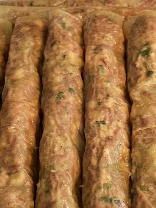 过年餐桌上必备的八种腐皮肉卷家常做法,家庭聚餐的美味选择